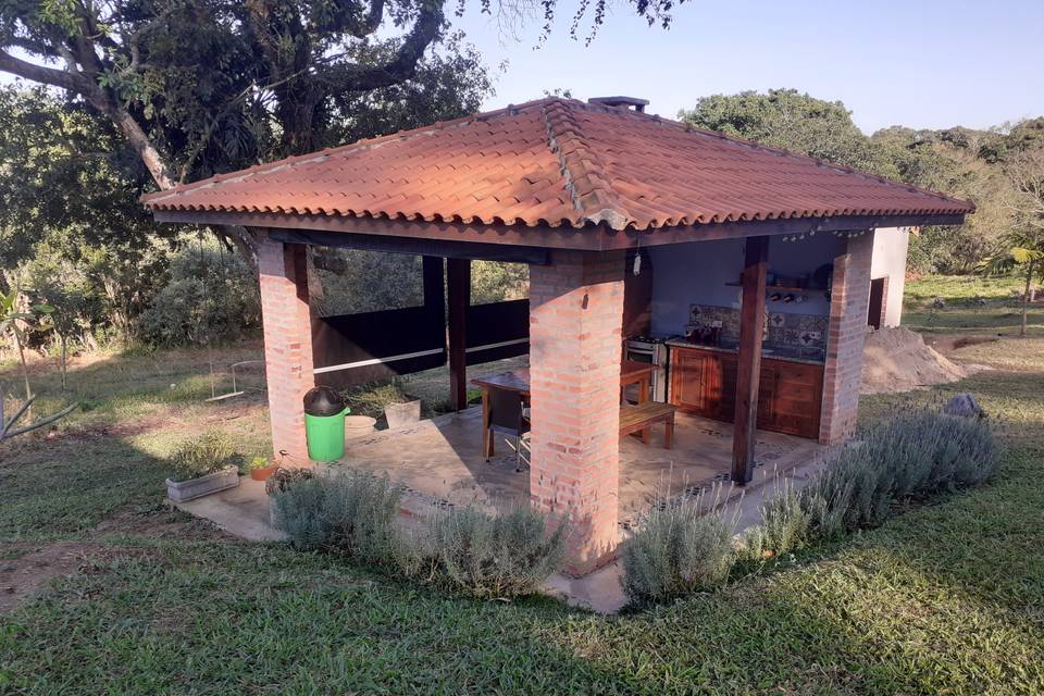 Gazebo com churrasqueira e fog