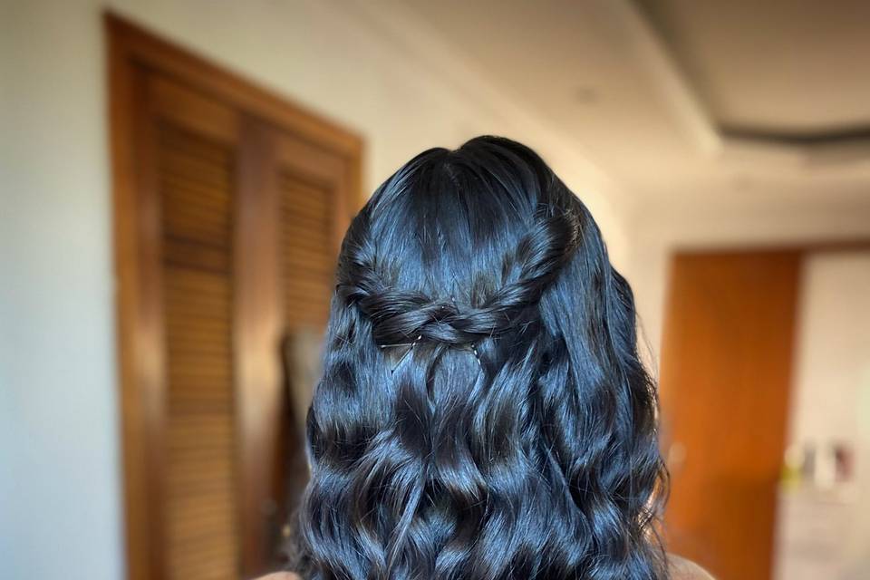 Penteado meio preso