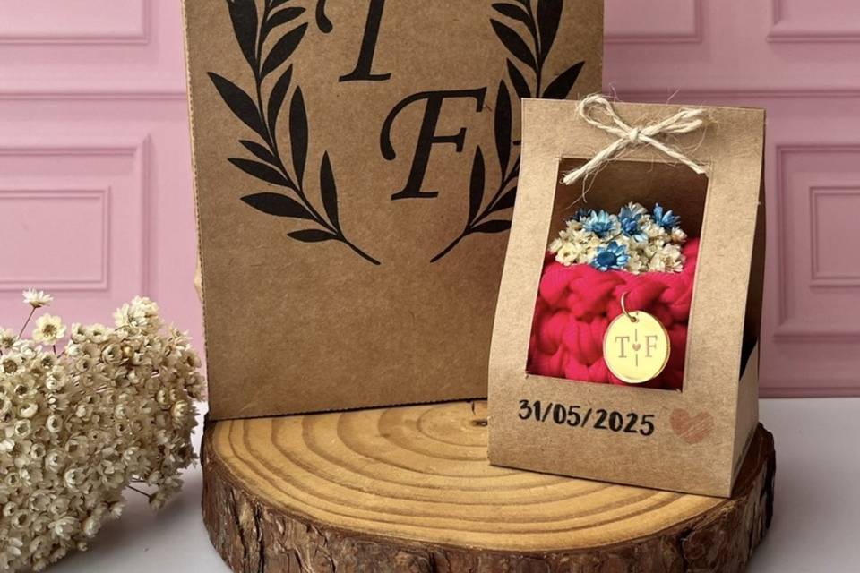 Cachepô com flores + sacola