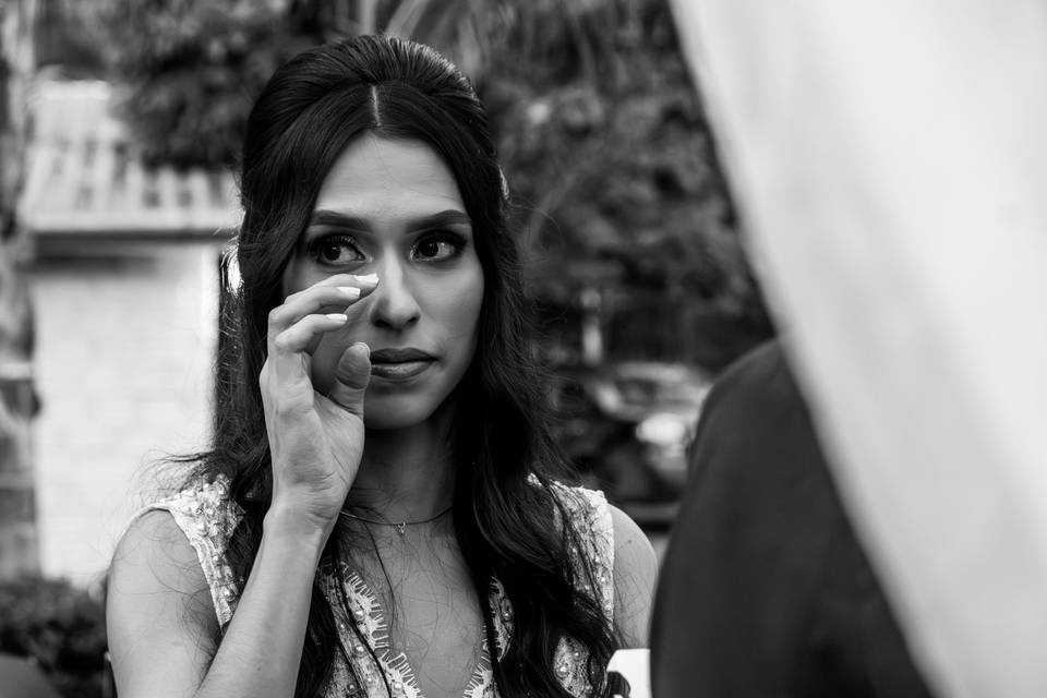 Noiva Emocionada