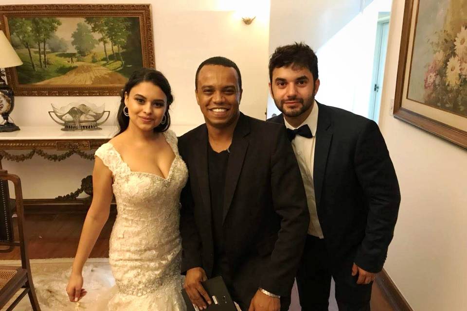 DJ William Borgez com os noivos