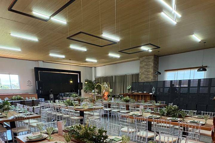 90 lugares / pessoas sentadas