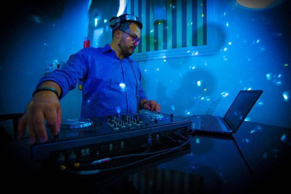 DJ Vitor Freitas