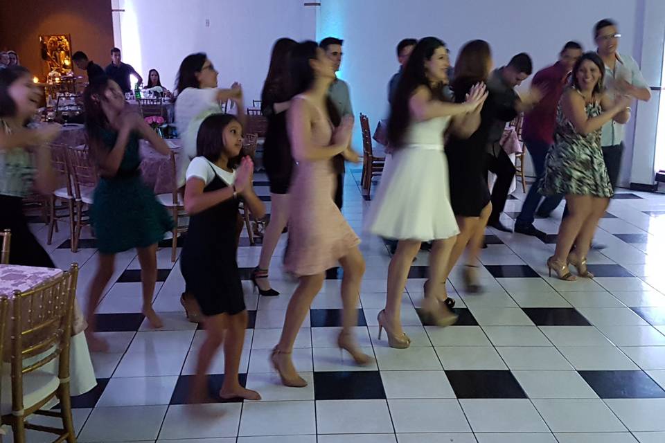 Noiva dançando