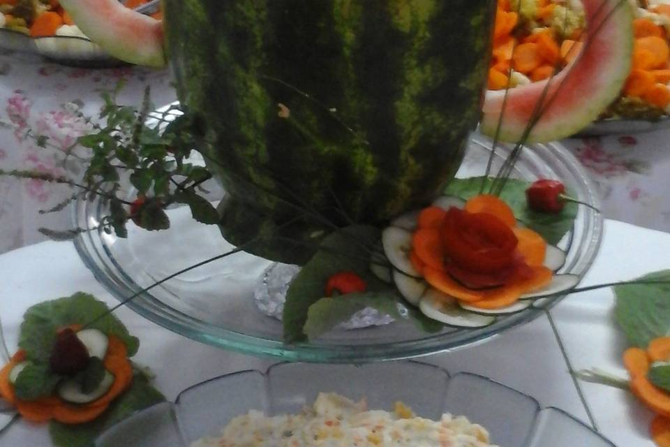 Decoração em saladas e frutas