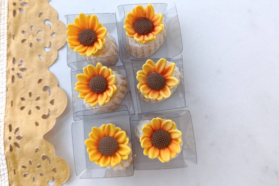 Doces florais variados