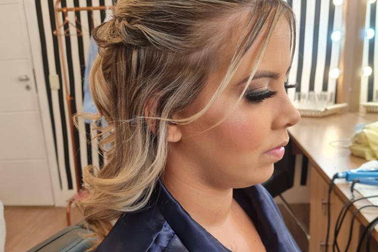 Penteado e Make para Madrinha