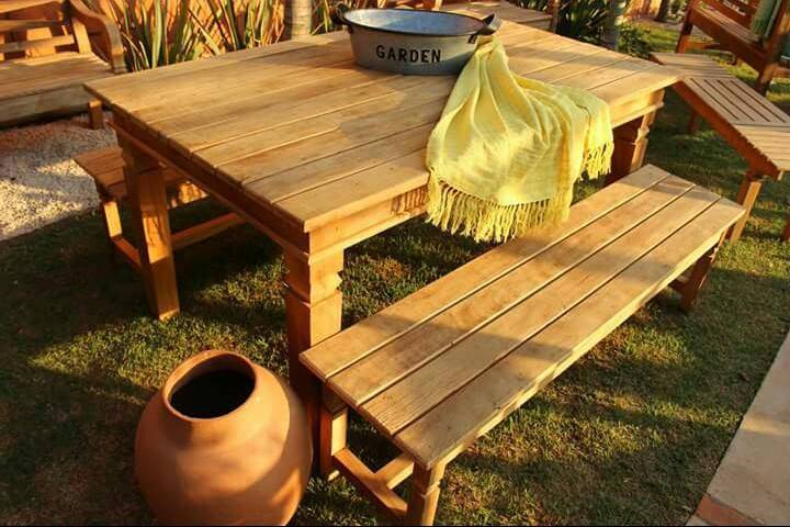 Conjunto de mesa ripada