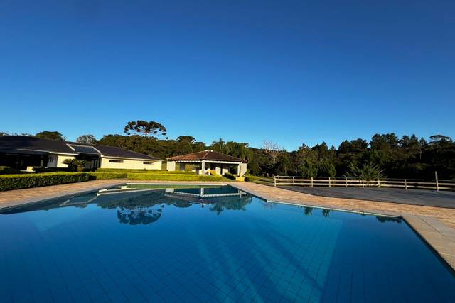 Piscina e Churrasqueira