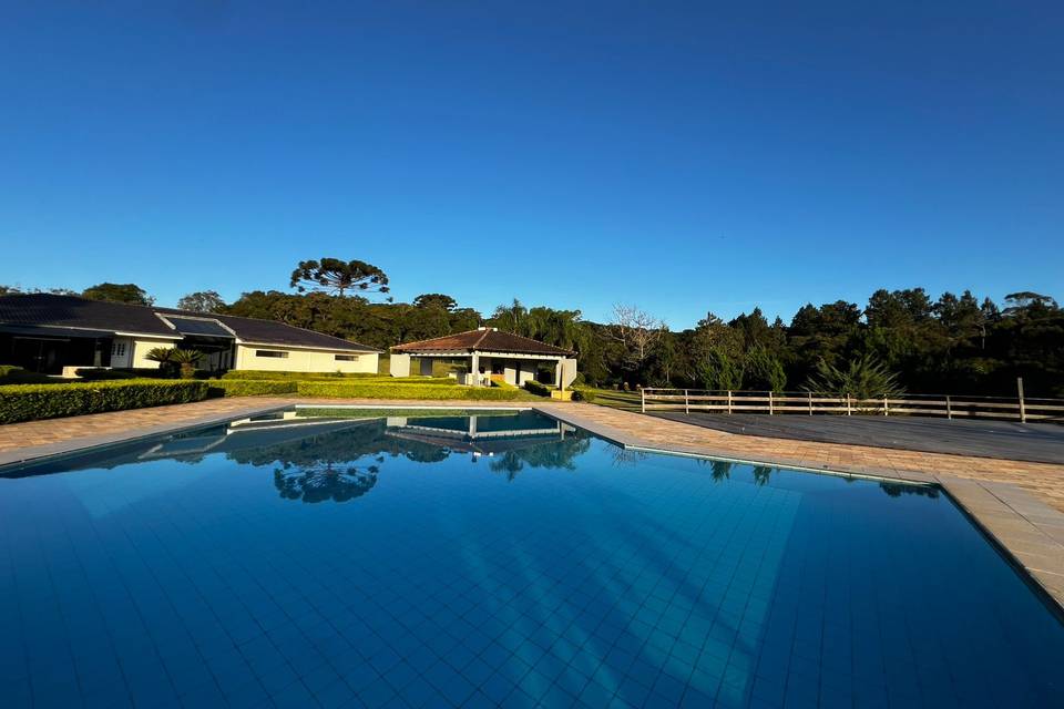 Piscina e Churrasqueira