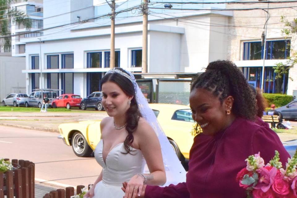 Noiva chegando ao altar