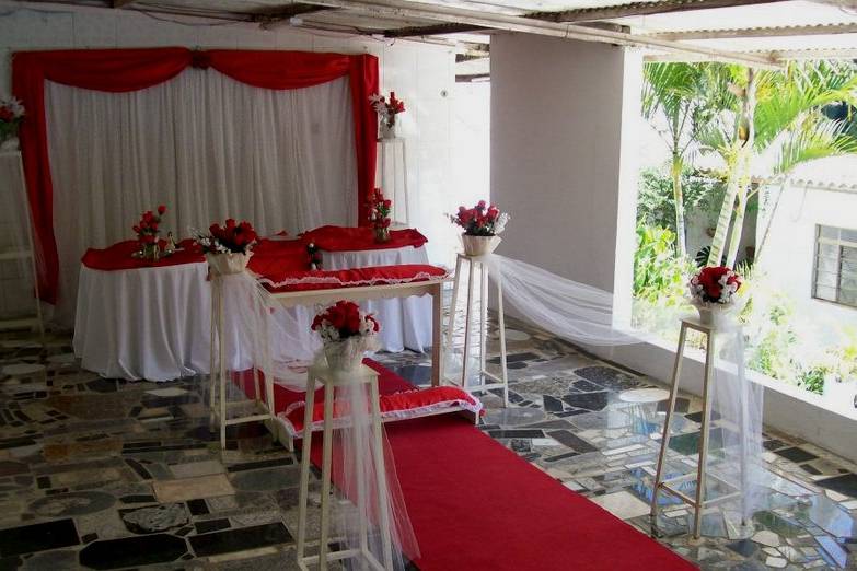Decoração com altar e tapete