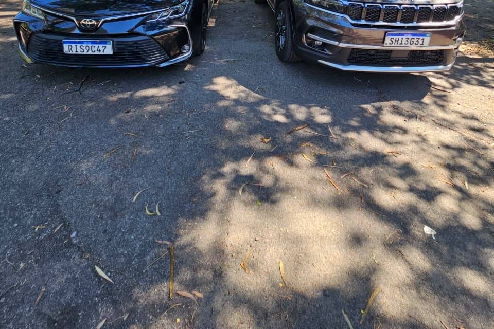 Corolla e Jeep Commander