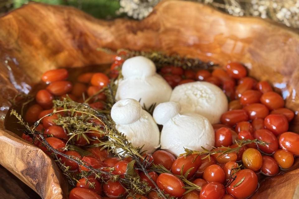 Burratas e tomates confitados
