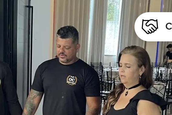 Equipe em reunião final