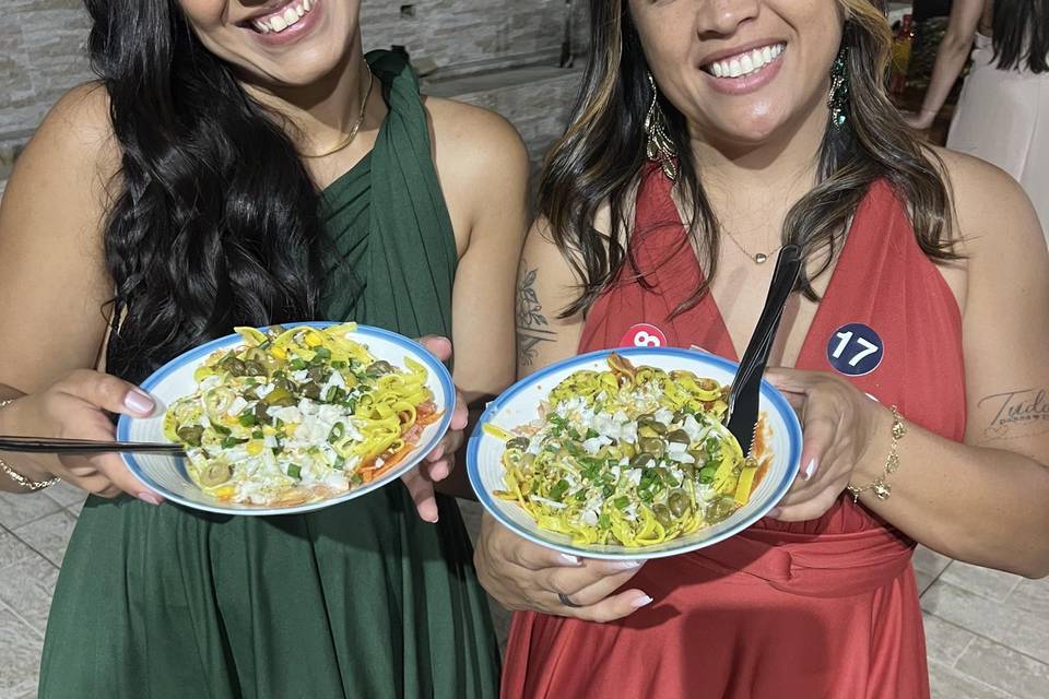 Convidados aprovando o jantar