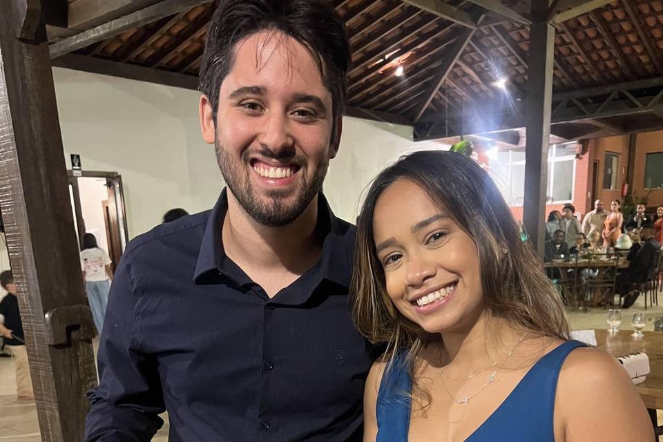 Convidados aprovando a massa