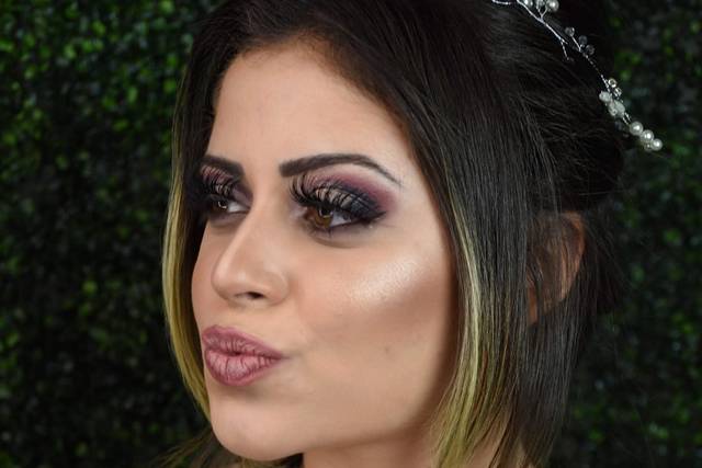 Makeup iluminada e contornada