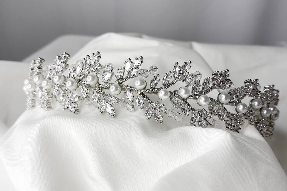 Tiara com pérolas