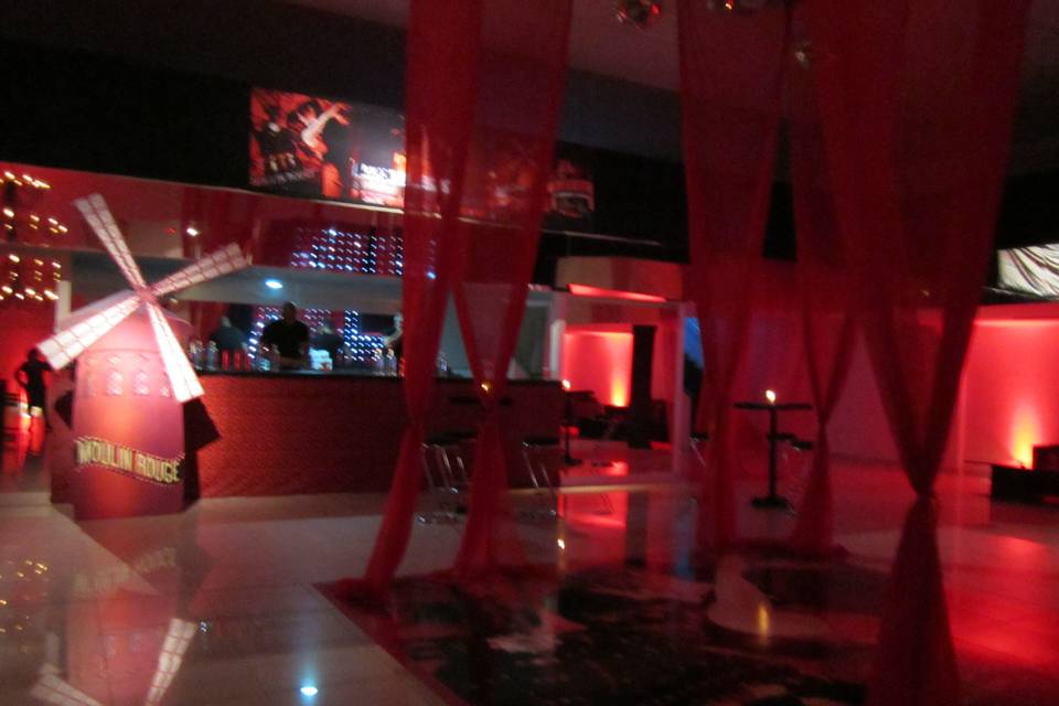 Festa temática Moulin Rouge