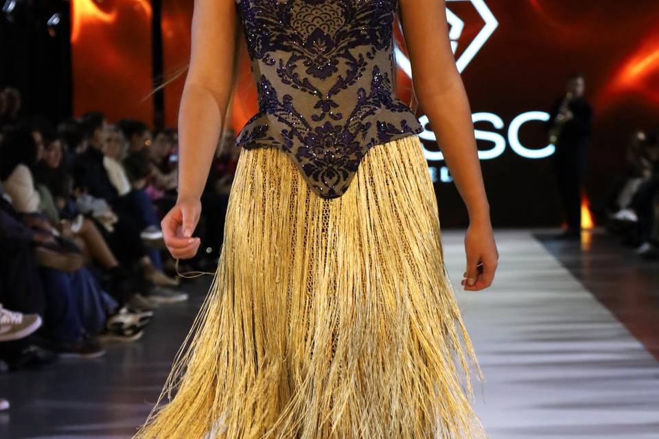 Conj. Corset e Saia em Franjas