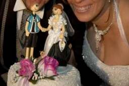 Noivos e bolo de casamento