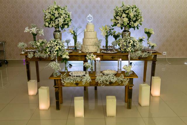 Organização da mesa do bolo