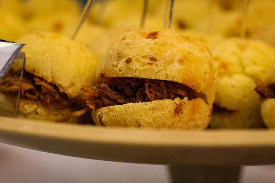 Pão de Queijo recheado Pernil