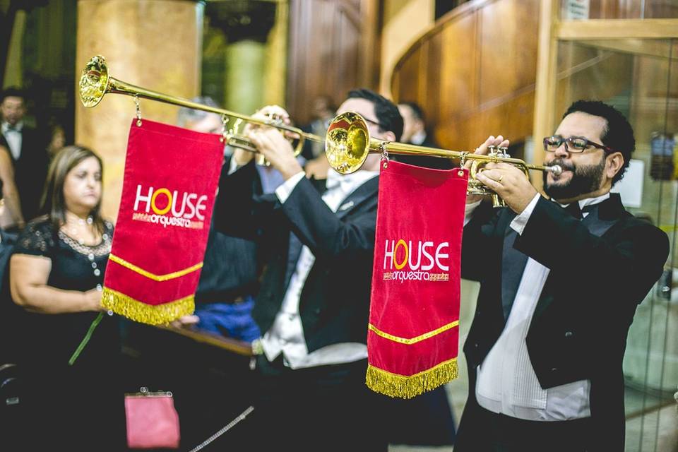 House Orquestra Triunfais