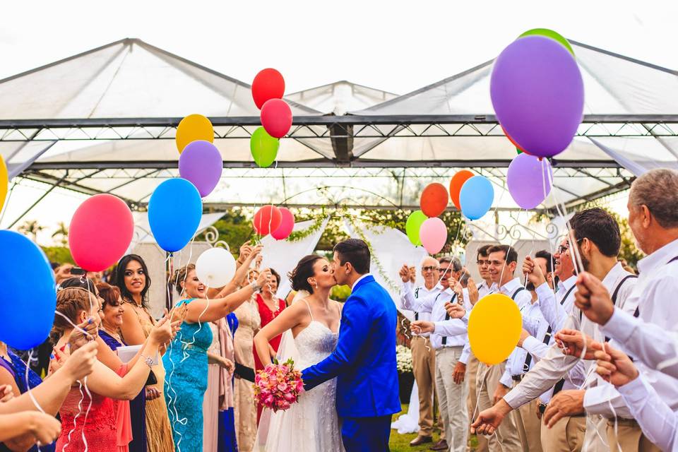 Casamento no campo com balões