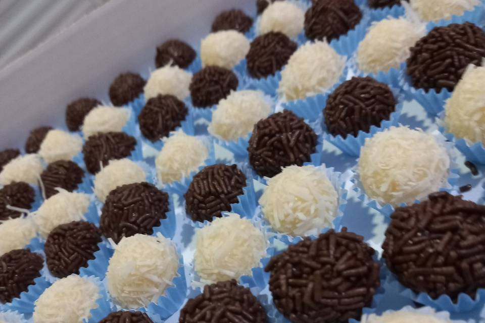 Brigadeiros e beijinhos