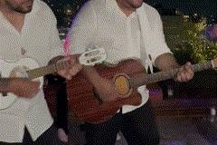 Tem dança e passinho no show