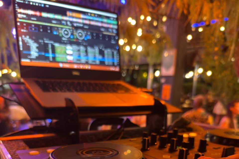 DJ FonteneLee