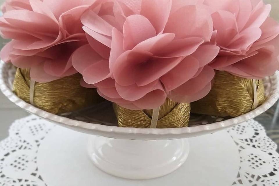 Bem-casados finos com flor cam