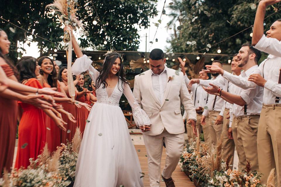 Casal feliz na cerimônia