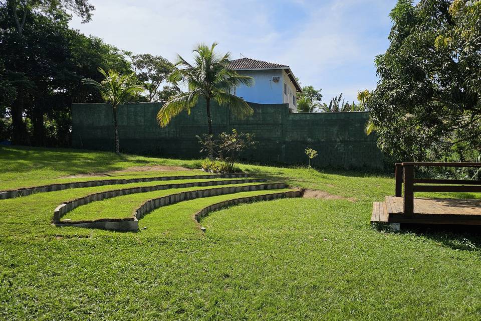 Anfiteatro natural com deck