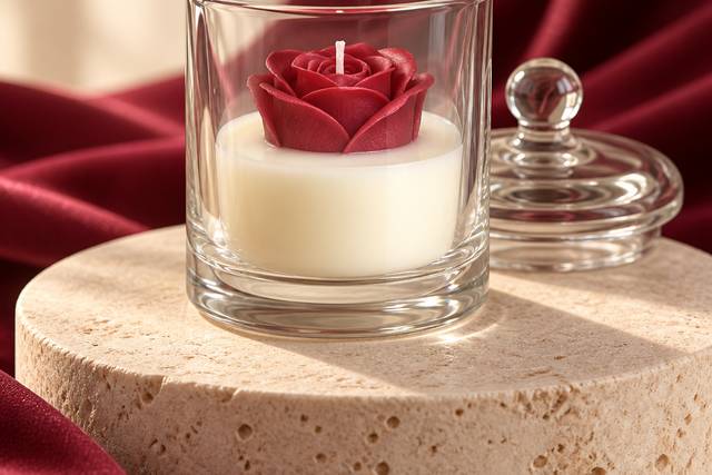 Vela floral com tampa de vidro