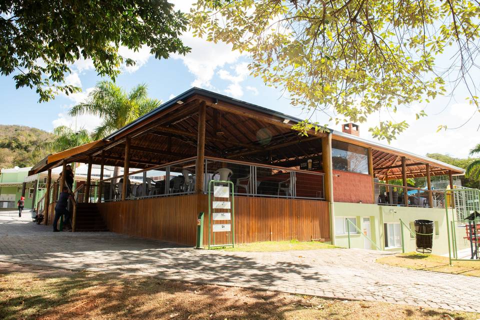 Deck com Piscina