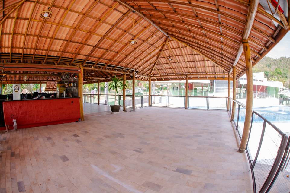 Deck com Piscina