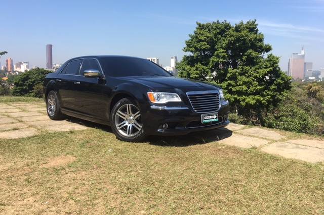 Chrysler 300C modelo novo