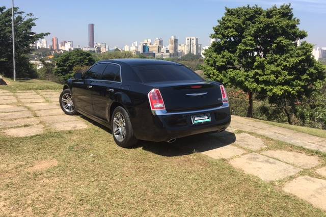 Chrysler 300C modelo novo