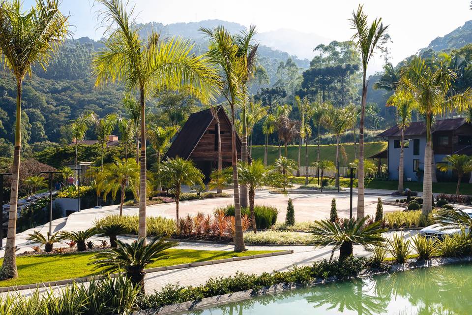 Capela e Jardins