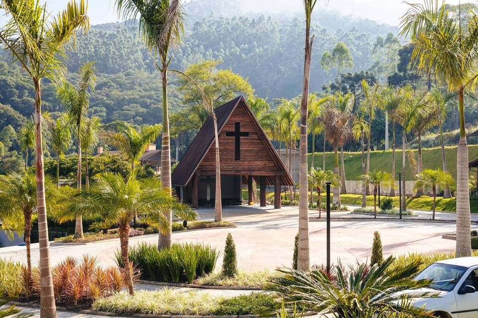 Capela e Jardins