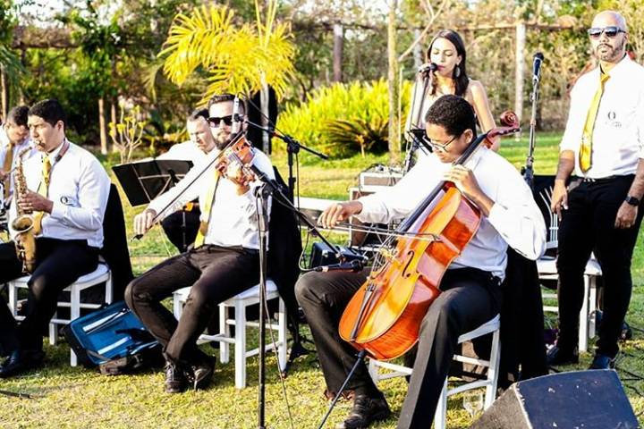 Orquestra com 2 vozes