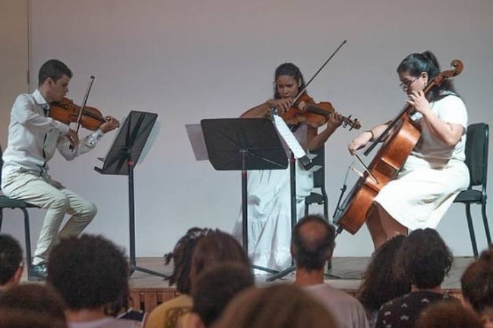 Apresentação trio de cordas