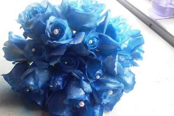 Buque de rosas azul marinho
