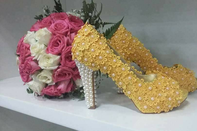 Sapato de flor com perolas