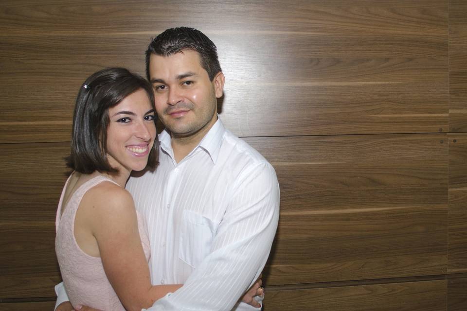 Alegria do casal em fotografia