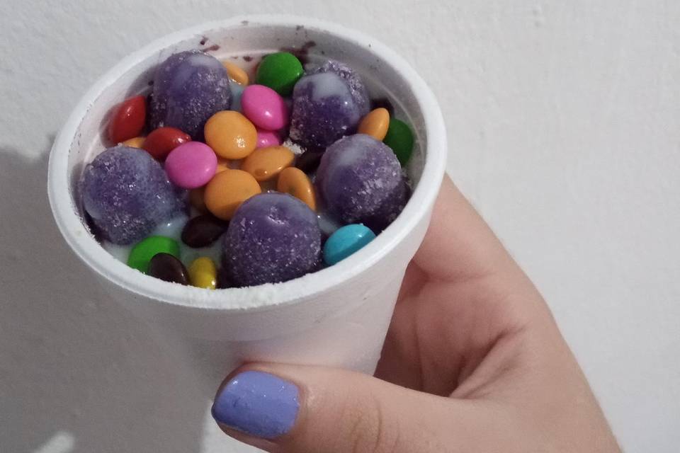 Emília festas & eventos - Hoje teve açaí e algodão doce para uma