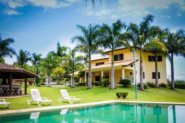 Casa principal e área de lazer